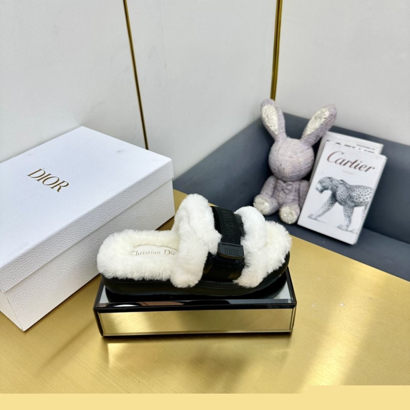 ch**an D*or slippers